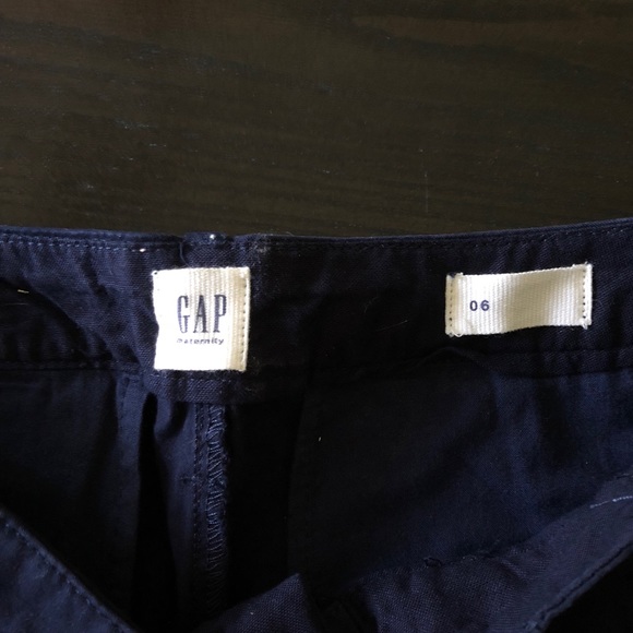 GAP Maternity Shorts in Navy - Picture 6 of 6